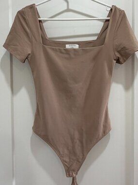 Aritzia Babaton Square Neck Short Sleeve Bodysuit
